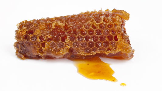 Propolis : L’ingrédient secret pour une santé renforcée et une peau éclatante